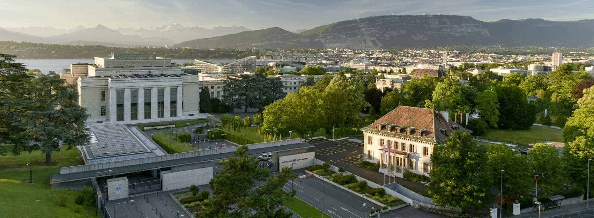 Les Relations Publiques de l'Ecole Hôtelière de Genève, l'écrin de verdureau bord du lac léman en Suisse