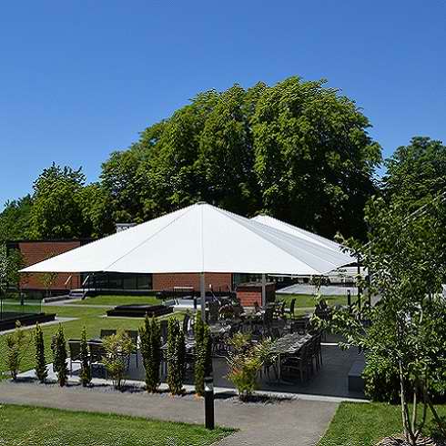 Notre restaurant avec terrasse à Genève, vous reçoit au coeur du parc de l'Ariana à côté de la place des Nations et de l'ONU